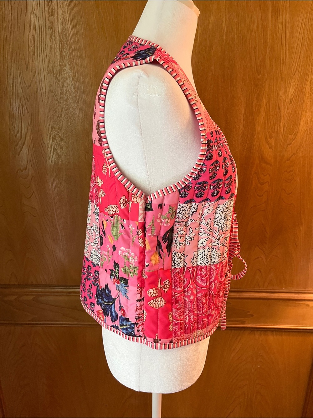 Sz M Miss Sparkling Hot Pink Floral Patchwork Quilt Vest - Picture 9 of 16